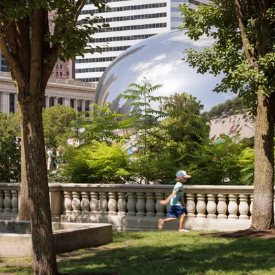 A living frame for Cloud Gate